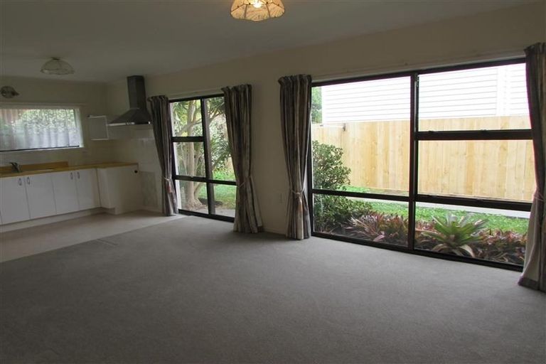 Photo of property in 38 Archers Road, Glenfield, Auckland, 0629