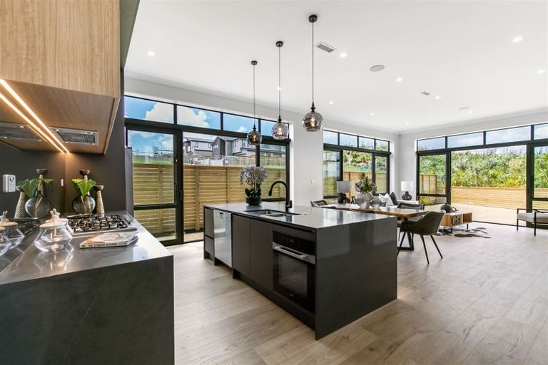 Photo of property in 38 Longshore Drive, Long Bay, Auckland, 0630