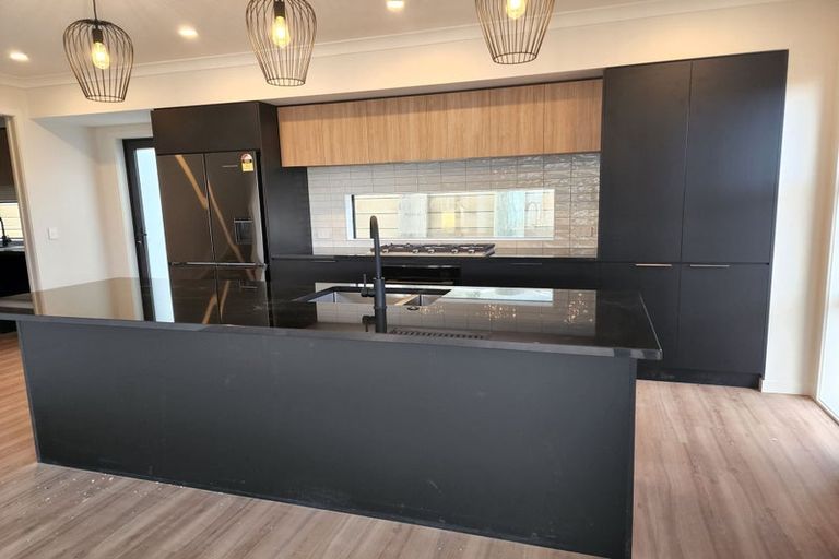 Photo of property in 4a Kaiaho Close, Aotea, Porirua, 5024