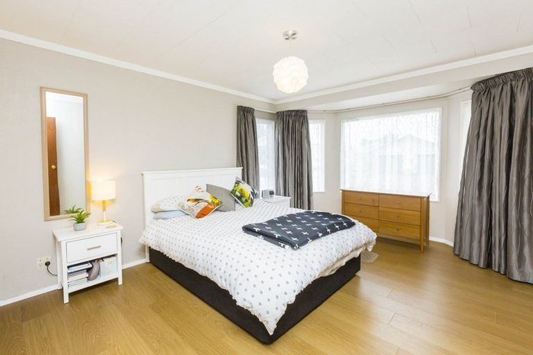 Photo of property in 4 Roband Crescent, Brown Owl, Upper Hutt, 5018