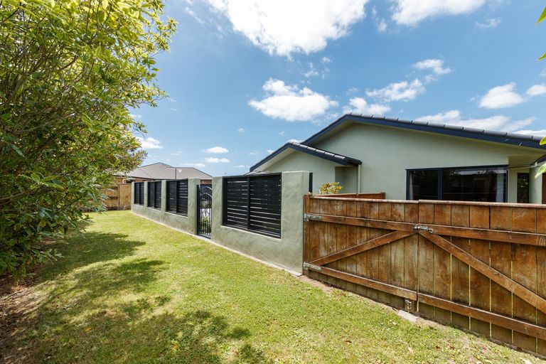 Photo of property in 127 Schnell Drive, Kelvin Grove, Palmerston North, 4414