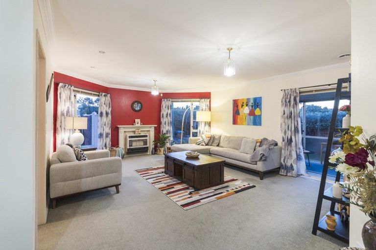 Photo of property in 25 Stewart Crescent, Hokowhitu, Palmerston North, 4410