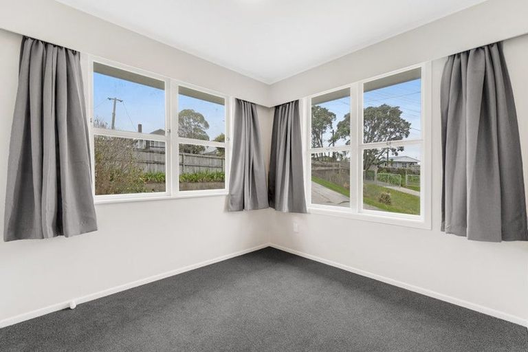 Photo of property in 194 Don Buck Road, Massey, Auckland, 0614