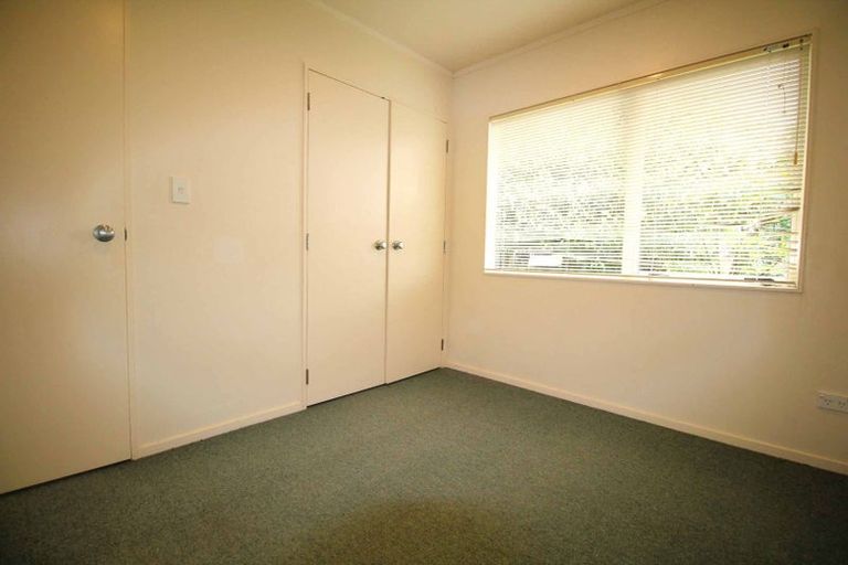 Photo of property in 27 Coniston Avenue, Te Atatu South, Auckland, 0610