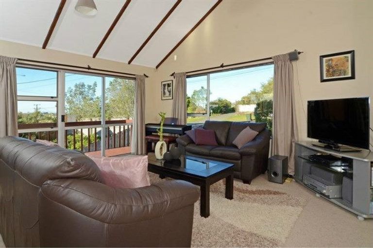 Photo of property in 2/81 Manuka Road, Bayview, Auckland, 0629