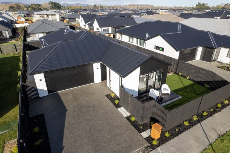 Photo of property in 21 Brooklands Street, Burwood, Christchurch, 8083