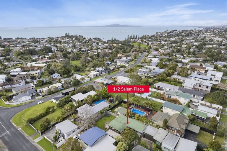 Photo of property in 1/2 Salem Place, Torbay, Auckland, 0630