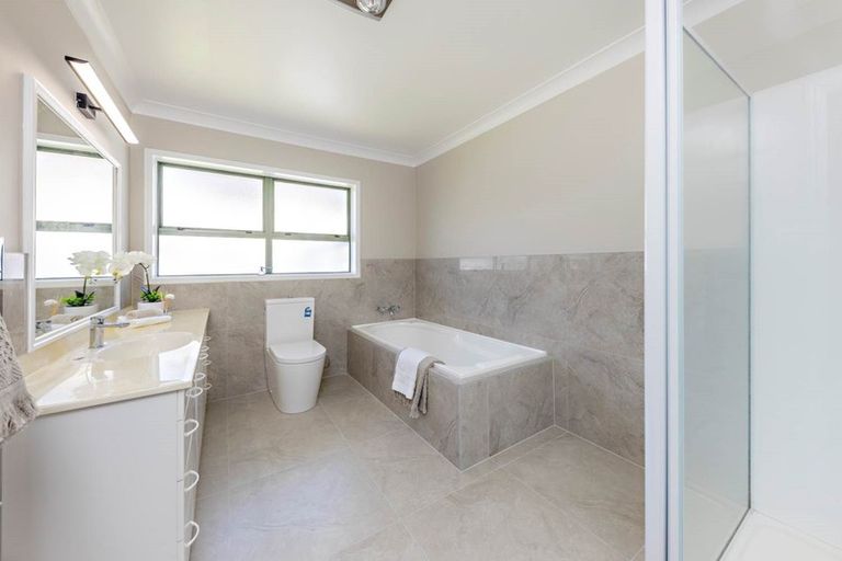 Photo of property in 2 Emyvalie Place, Dannemora, Auckland, 2016