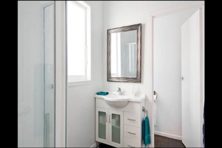 Photo of property in 34 Onewa Road, Northcote Point, Auckland, 0627