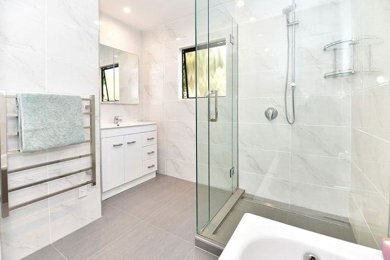 Photo of property in 36 Surf Road, Stanmore Bay, Whangaparaoa, 0932