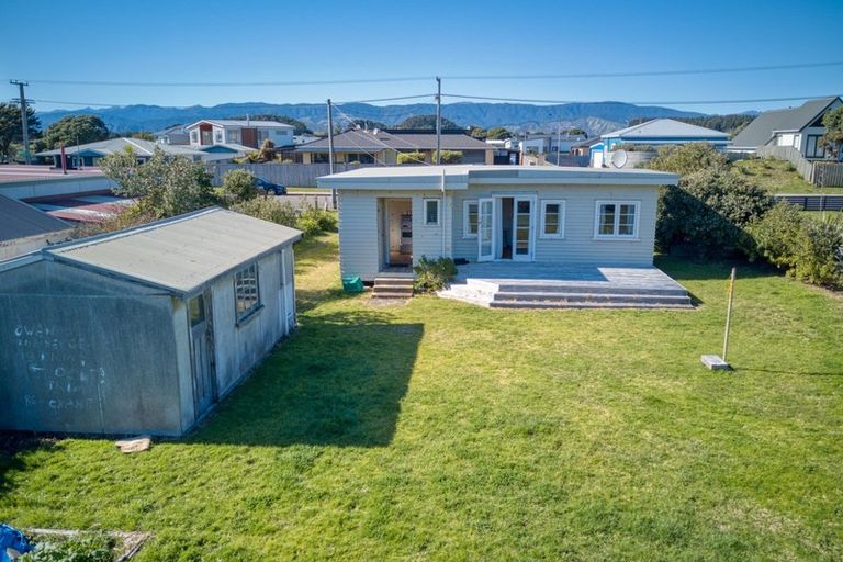 Photo of property in 23 Moana Street, Otaki Beach, Otaki, 5512