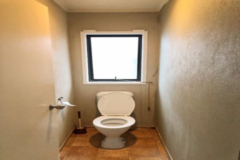 Photo of property in 52 Kelwyn Road, Kelston, Auckland, 0602