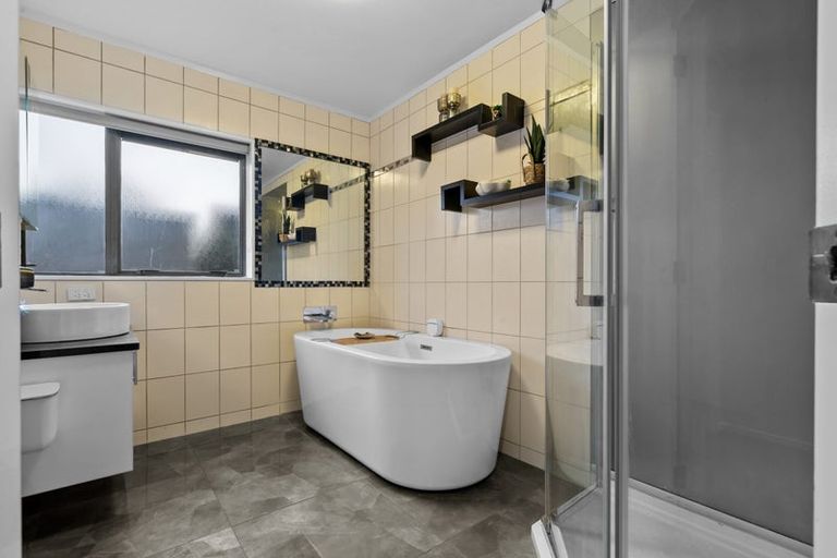 Photo of property in 6b Sheriff Place, Randwick Park, Auckland, 2105