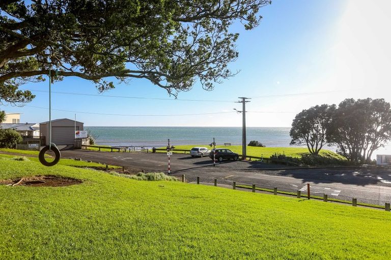 Photo of property in 2/6 Belt Road, Moturoa, New Plymouth, 4310