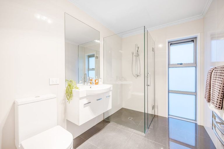 Photo of property in 8 Tuatini Place, Long Bay, Auckland, 0630