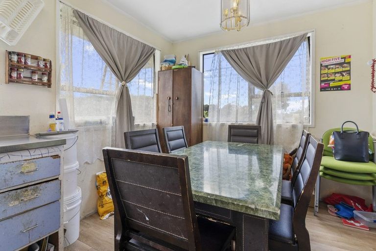 Photo of property in 1 Tabitha Crescent, Henderson, Auckland, 0612
