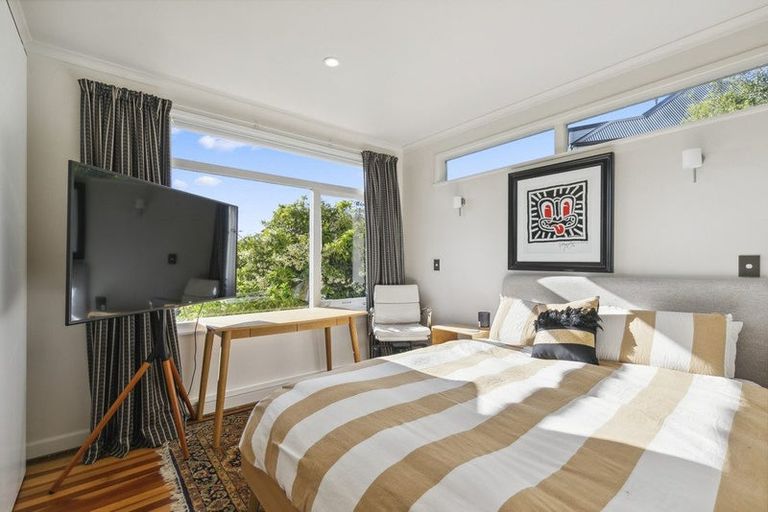 Photo of property in 33-35 Espin Crescent, Karori, Wellington, 6012