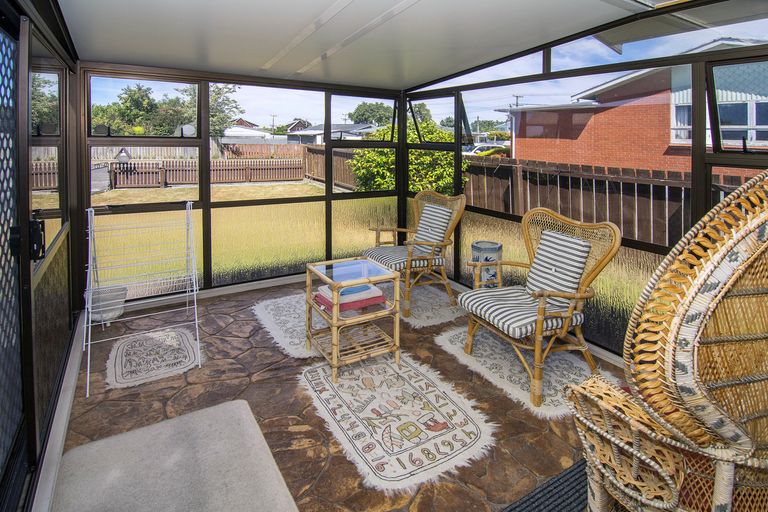 Photo of property in 1 Lowes Place, Solway, Masterton, 5810