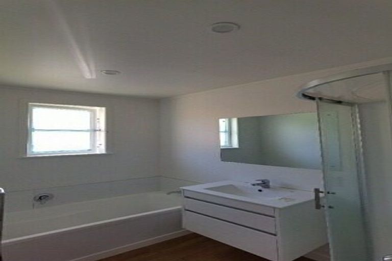 Photo of property in 8 Nutsey Avenue, Northcote, Auckland, 0627