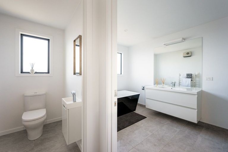 Photo of property in 41 Minaret Ridge, Wanaka, 9305