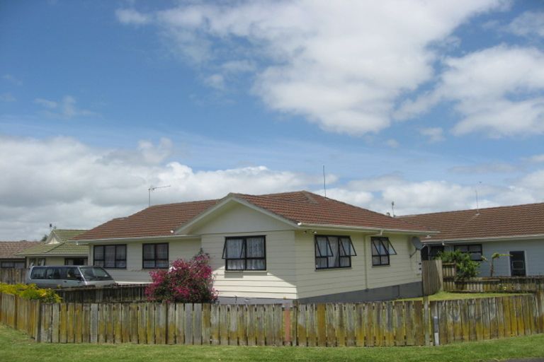 Photo of property in 22 Hanford Place, Clendon Park, Auckland, 2103