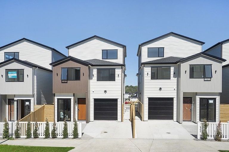 Photo of property in 16 Laquinta Place, Flat Bush, Auckland, 2019