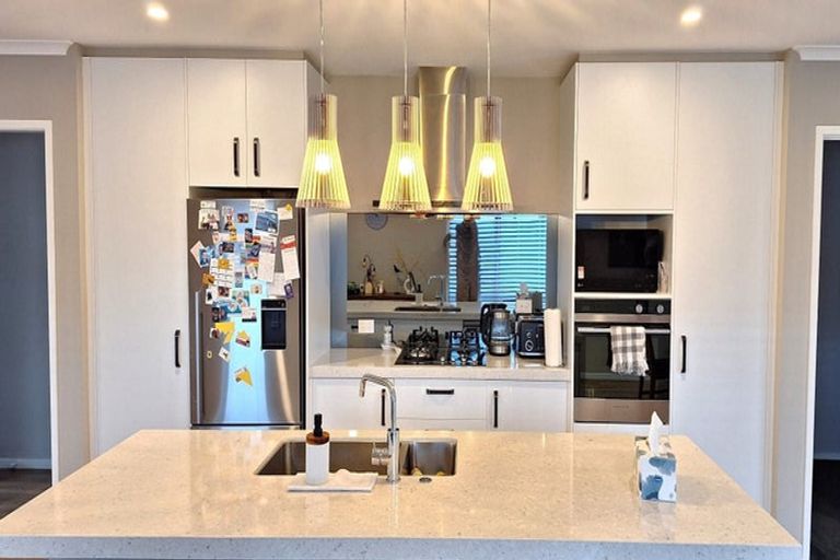 Photo of property in 19 Te Kaeaea Crescent, Wallaceville, Upper Hutt, 5018