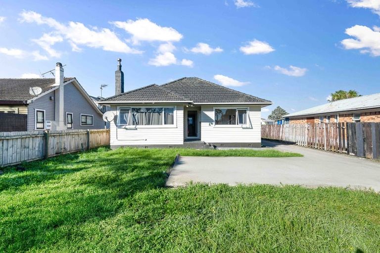 Photo of property in 8 Martin Road, Manurewa, Auckland, 2102