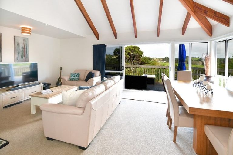 Photo of property in 20c Poplar Road, Stanmore Bay, Whangaparaoa, 0932