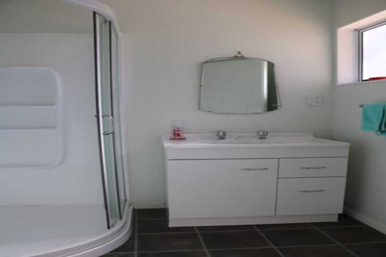 Photo of property in 2 Marine Terrace, Kaka Point, 9271