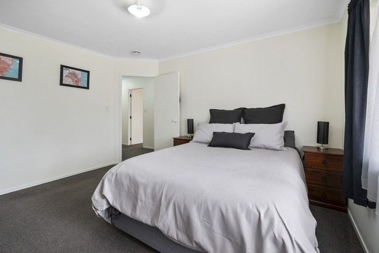 Photo of property in 71 Hillcrest Drive, Kelvin Grove, Palmerston North, 4414