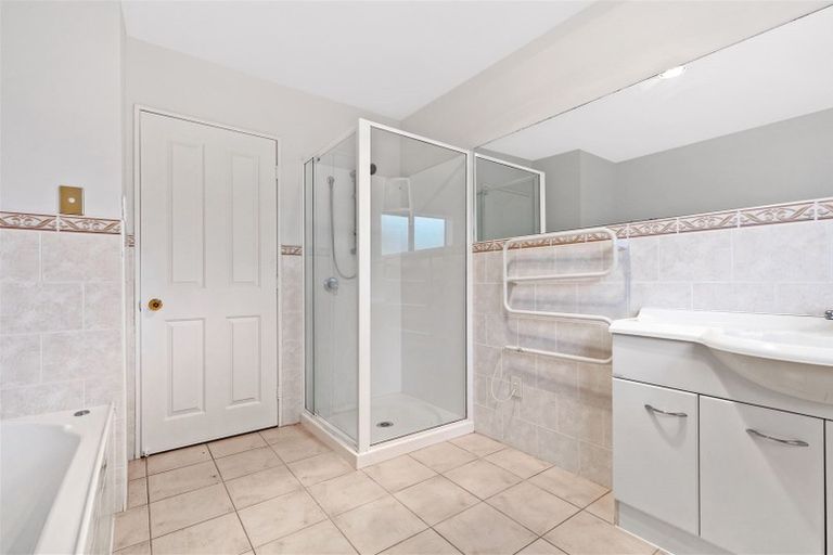 Photo of property in 2 Ferngrove Avenue, Ranui, Auckland, 0612