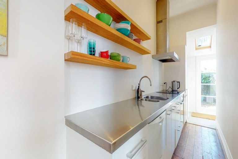 Photo of property in 11 Wright Street, Mount Cook, Wellington, 6021