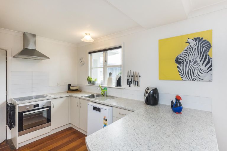 Photo of property in 17 Liverpool Street, Takaro, Palmerston North, 4412