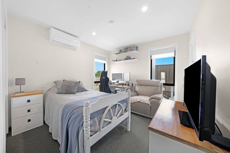 Photo of property in 640a Massey Road, Mangere, Auckland, 2022