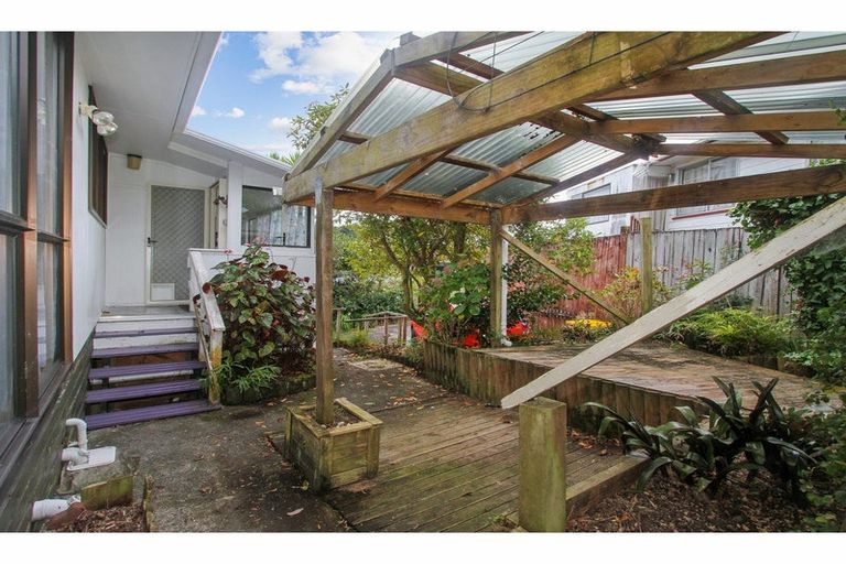 Photo of property in 2/86 Lynn Road, Bayview, Auckland, 0629
