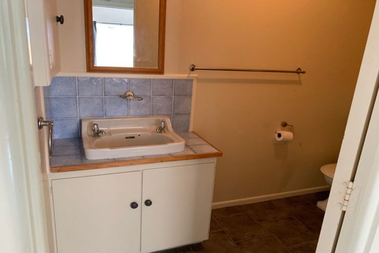 Photo of property in 27 Waiwera Place, Waiwera, Orewa, 0994