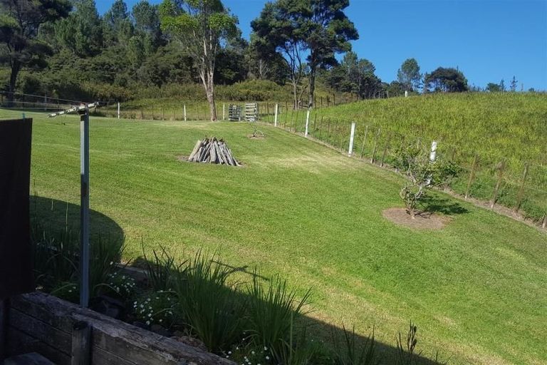 Photo of property in 24 Mudgeways Road, Massey, Auckland, 0614