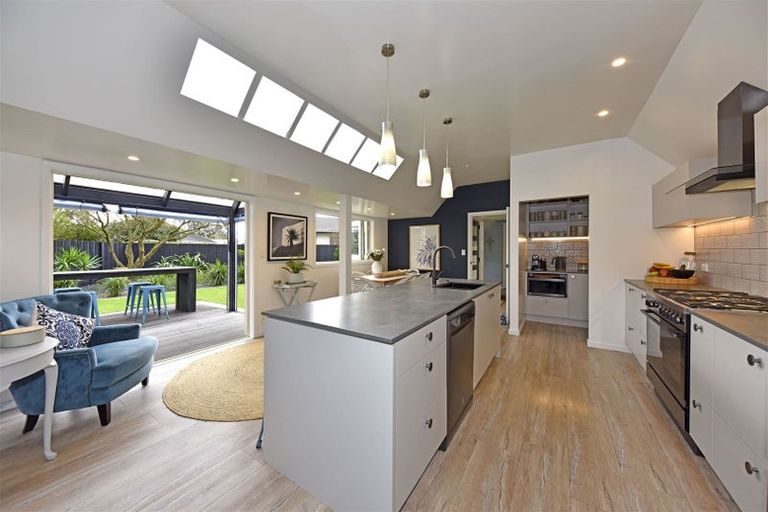 Photo of property in 18 Lombard Place, Avonhead, Christchurch, 8042