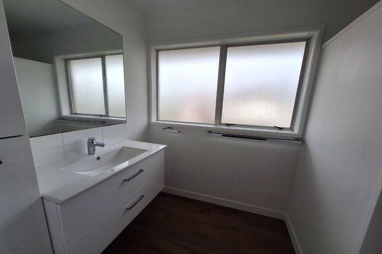 Photo of property in 49 Butterworth Drive, Glendene, Auckland, 0602