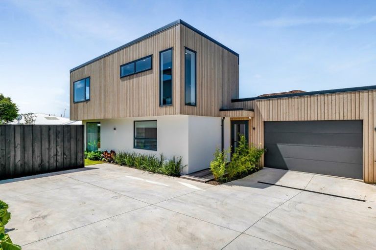 Photo of property in 5b Strandon Place, Strandon, New Plymouth, 4312