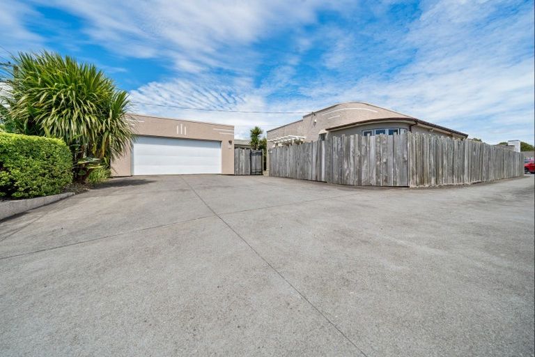 Photo of property in 180 Brooklands Road, Vogeltown, New Plymouth, 4310