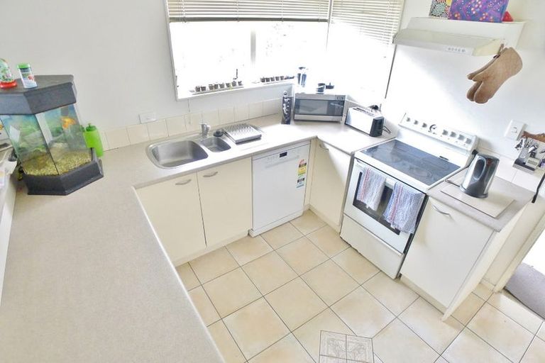 Photo of property in 2/12 Bowater Place, Manurewa, Auckland, 2102