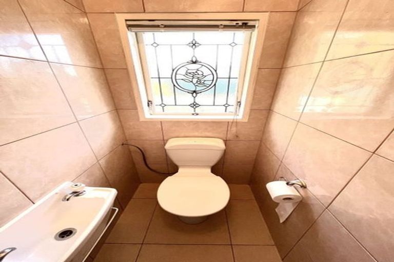 Photo of property in 27 Mirrabooka Avenue, Botany Downs, Auckland, 2010