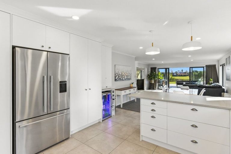 Photo of property in 10 Cottonwood Close, Paraparaumu Beach, Paraparaumu, 5032