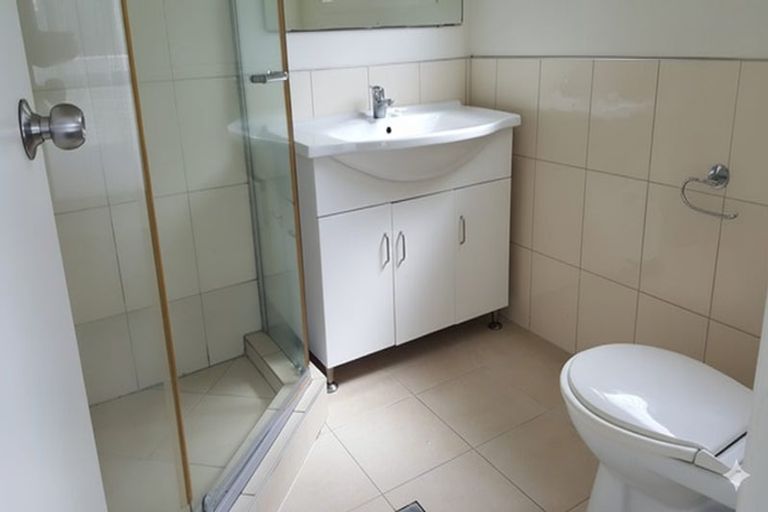 Photo of property in 8d Schnapper Rock Road, Schnapper Rock, Auckland, 0632