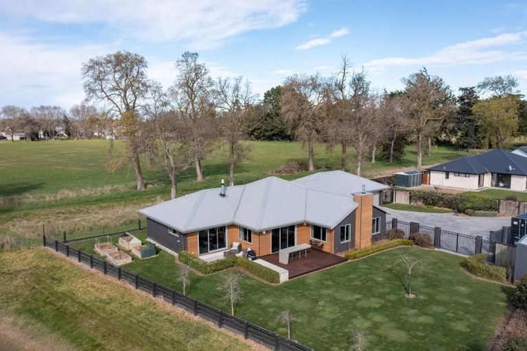 Photo of property in 10 Kelburn Place, Tinwald, Ashburton, 7700