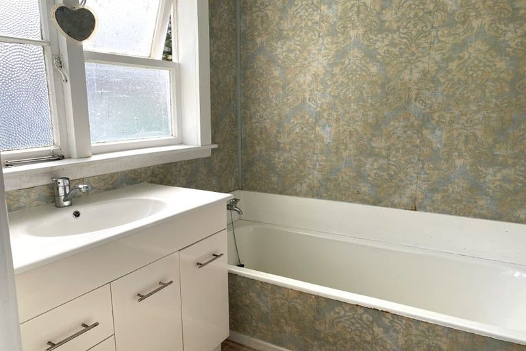 Photo of property in 6 Tatahi Street, Te Puru, Thames, 3575