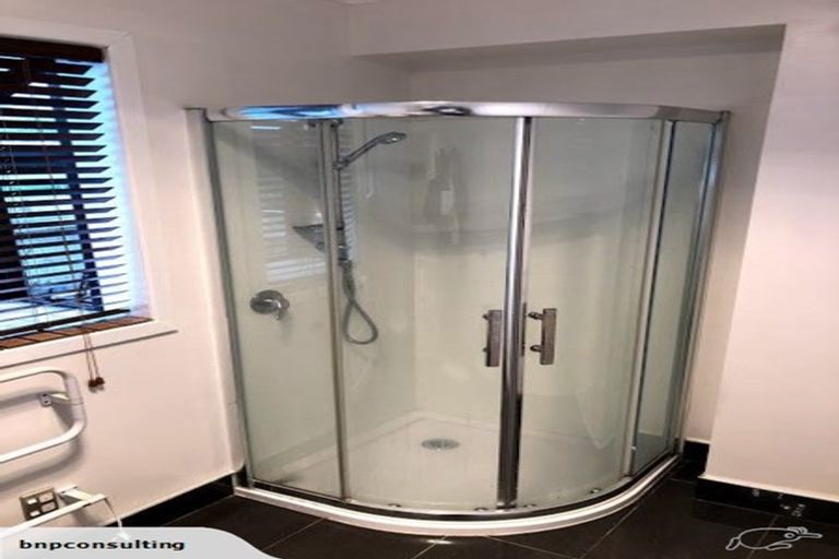 Photo of property in 20 Vodanovich Road, Te Atatu South, Auckland, 0610