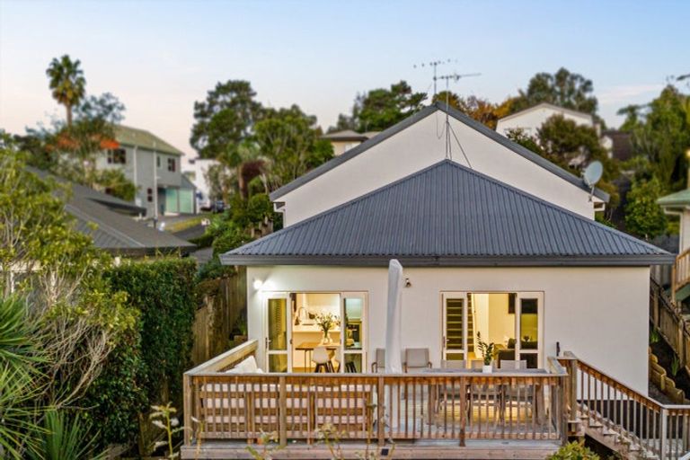 Photo of property in 4 Redfern Lane, Glenfield, Auckland, 0629